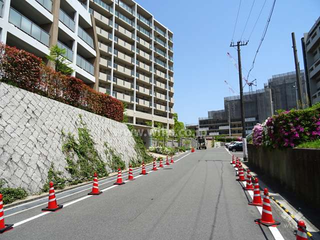 敷地南側の前面道路