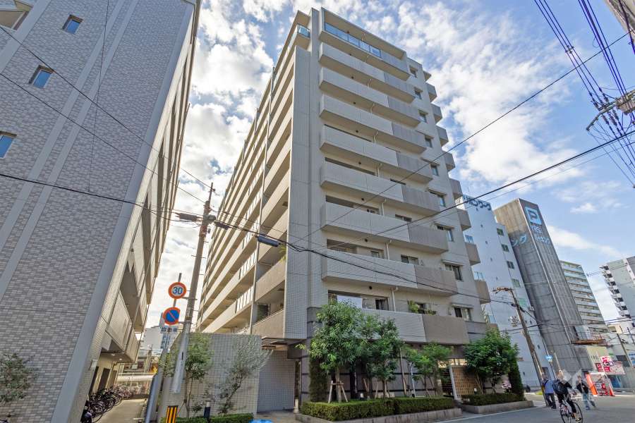 シャリエなんばファーストの外観（北東側から）