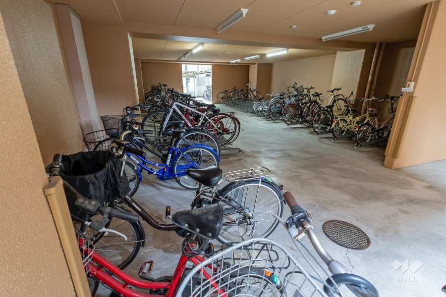 屋内に設けられた駐輪場