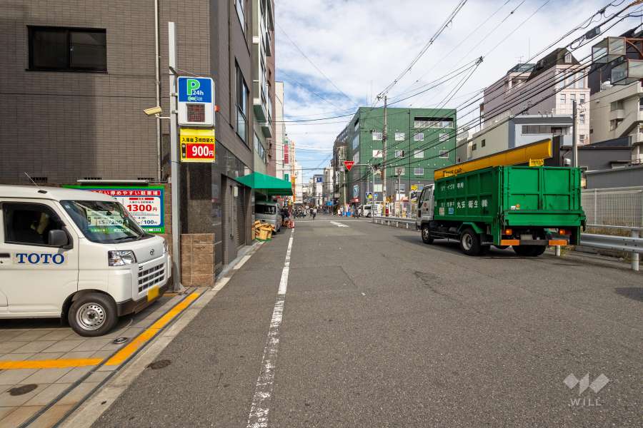 敷地の東側前面道路（南側から）