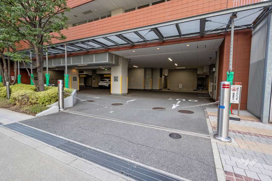 駐車場の出入り口（ロボットゲート付き）