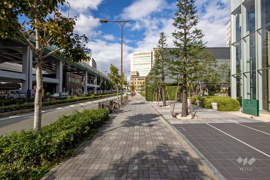 敷地西側の前面道路　