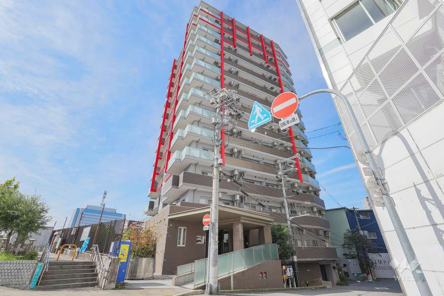 エステムプラザ難波WESTリバークロスの外観（南東側から）