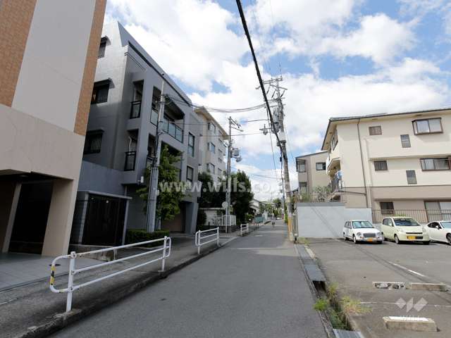 敷地北側の前面道路