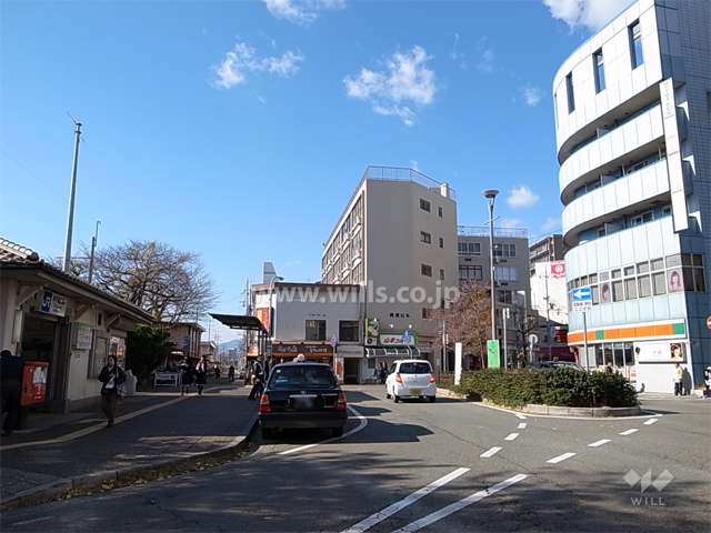 敷地東側はJR「甲子園口」駅のロータリーに面しています。