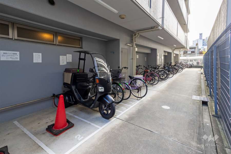 駐輪場とバイク置場