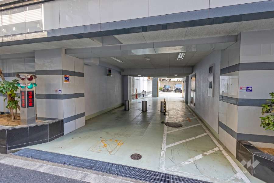 駐車場出入り口（ロボットゲート付き）
