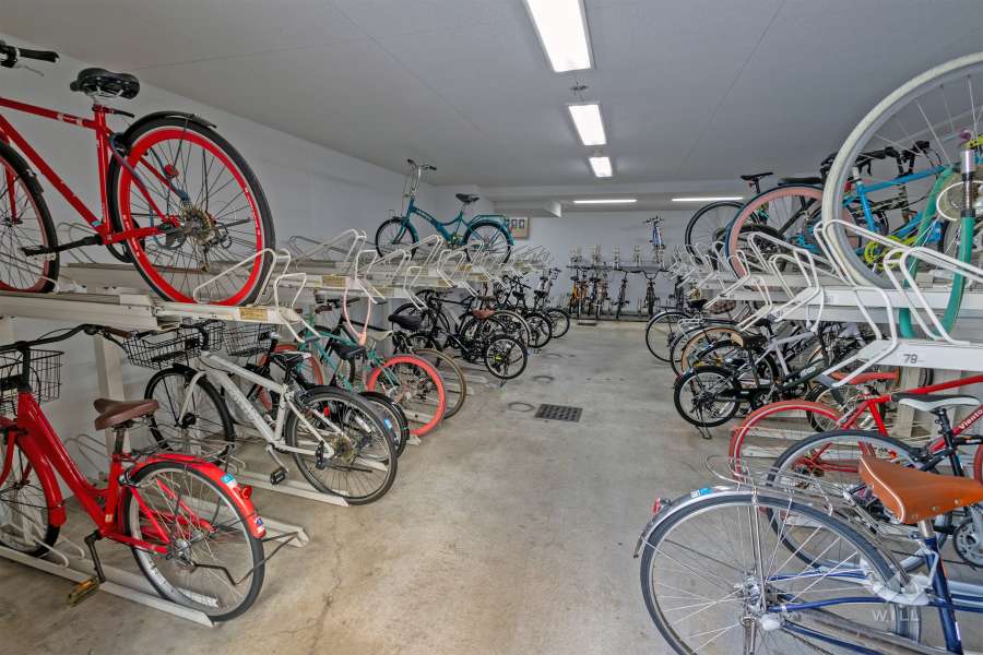 屋内に設けられた駐輪場
