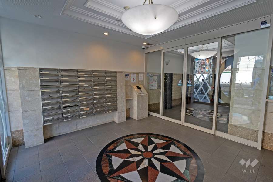 エントランスはオートロック付きです。