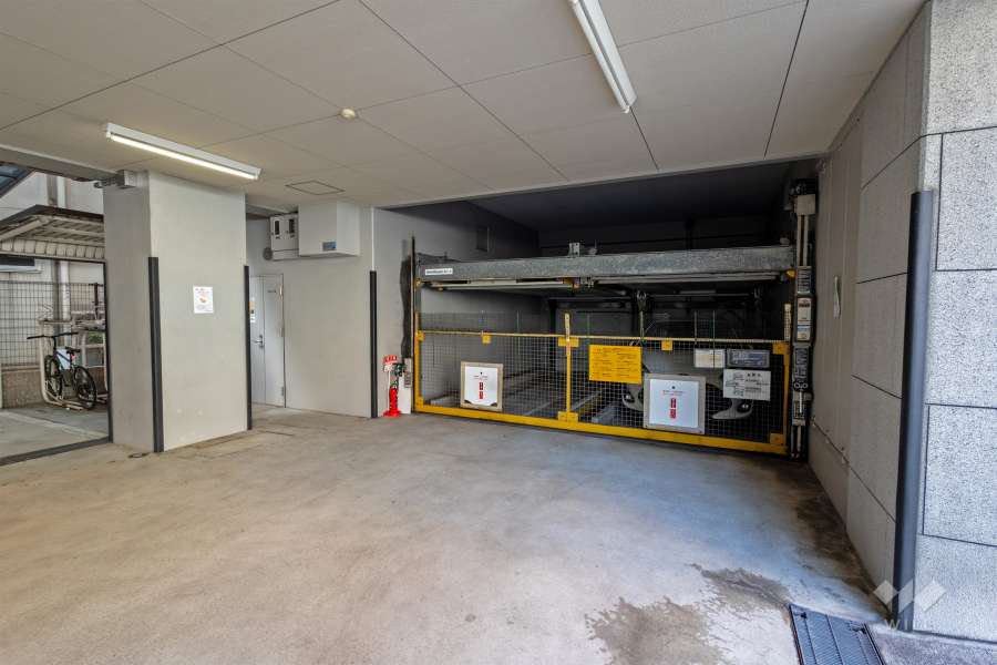 敷地内駐車場（屋内機械式）