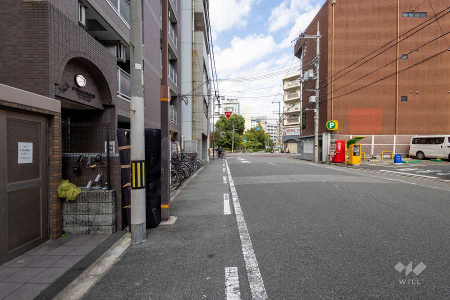 敷地東側の前面道路