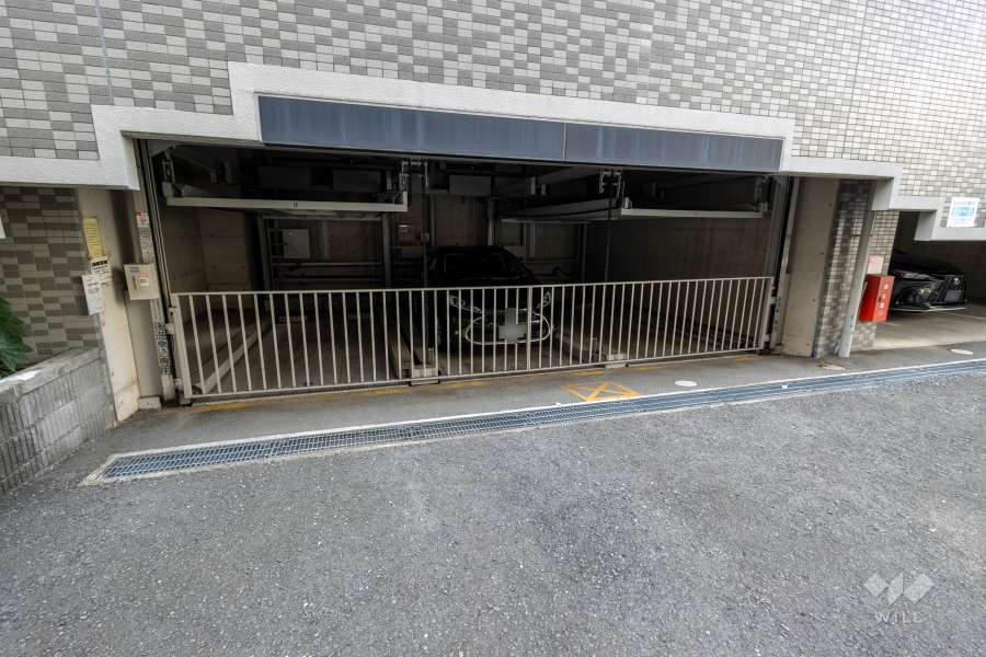 敷地内駐車場（屋内機械式）