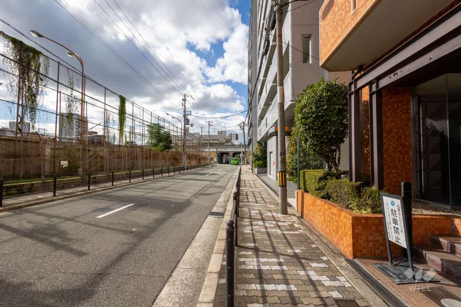 敷地南側の前面道路