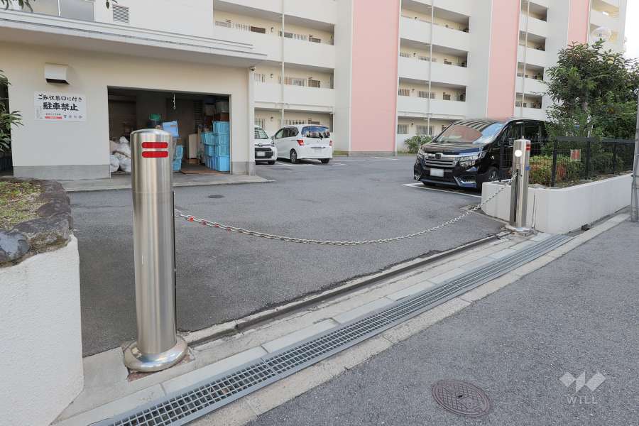 駐車場の出入り口（ロボットゲート付き）
