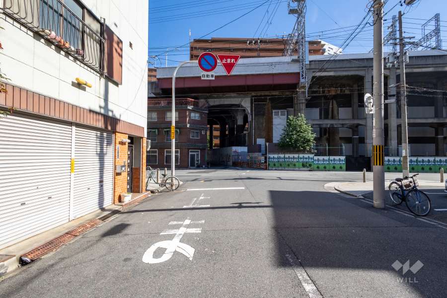 敷地南側の前面道路