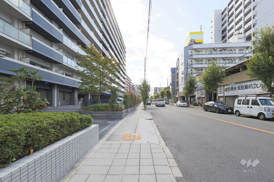 敷地西側の前面道路　