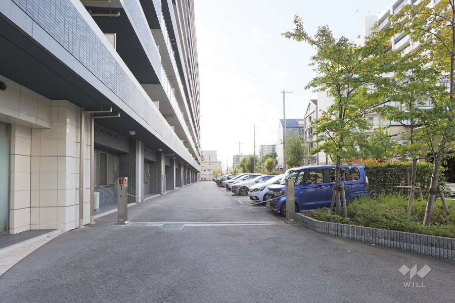 駐車場の出入り口（ロボットゲート付き）