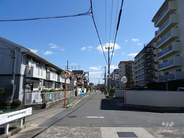 敷地北側の前面道路