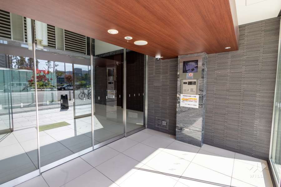 エントランスはオートロック付きです。