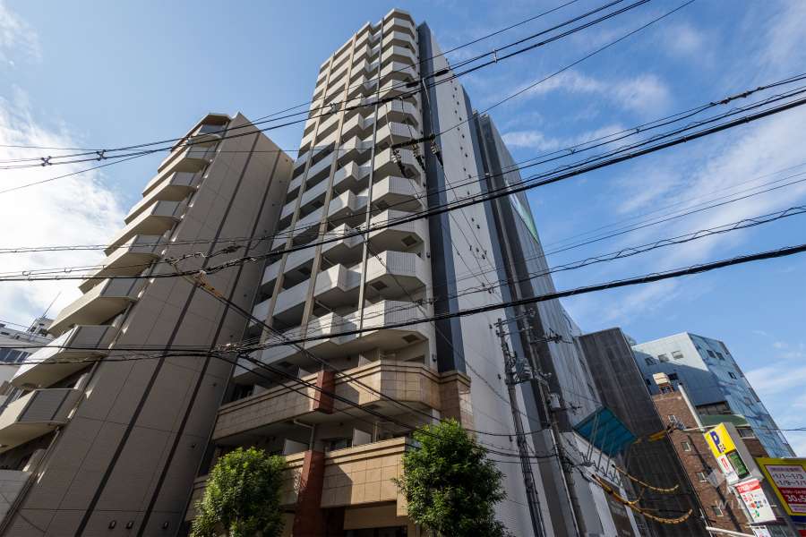 レジュールアッシュ難波リュクスの外観（北東側から）