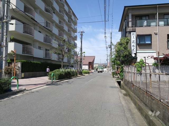 敷地東側の前面道路