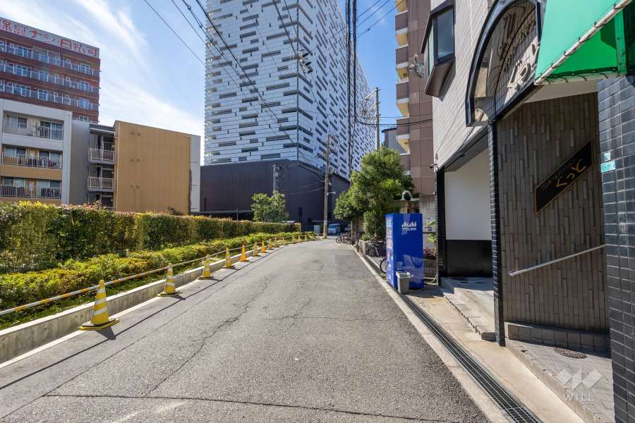 敷地南東側の前面道路