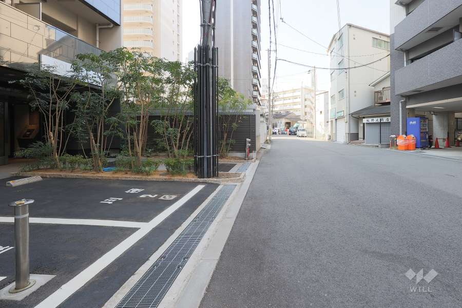 敷地の北東側前面道路（北西側から）