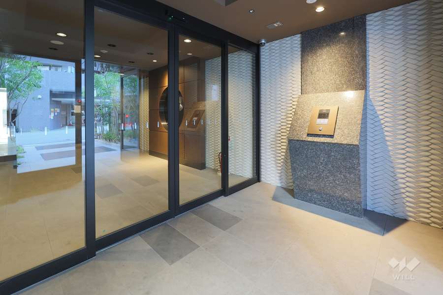 エントランスはオートロック付きです。