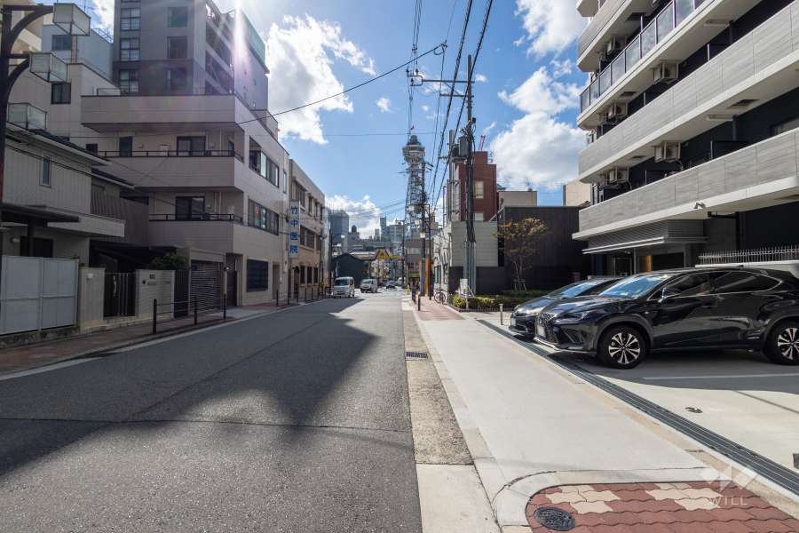 敷地の東側前面道路（北側から）