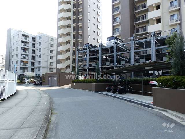 敷地南側前面道路(西側から)