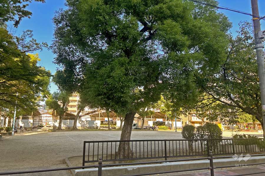 敷地に隣接する『西関目公園』