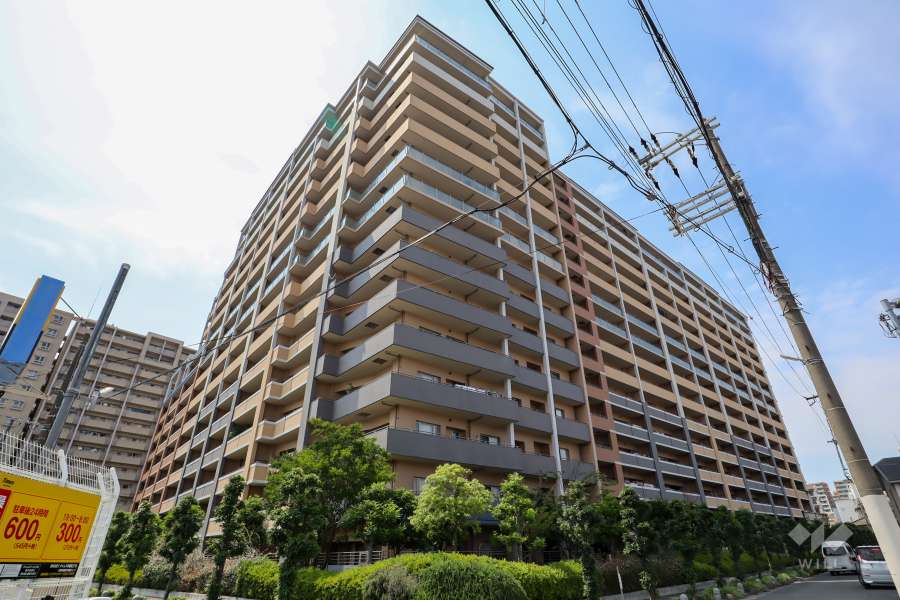 ライオンズガーデン城東の外観（南東側から）