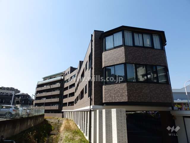 アークレジデンス吹田青葉丘の外観(西側から)