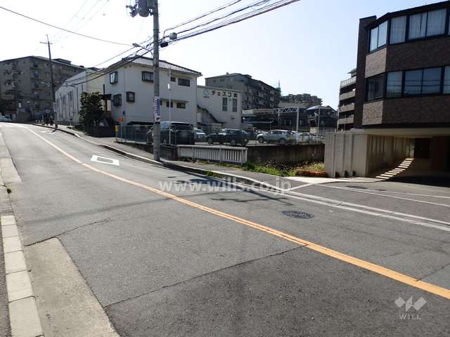 敷地の南東側前面道路