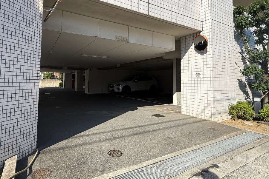 駐車場の出入口