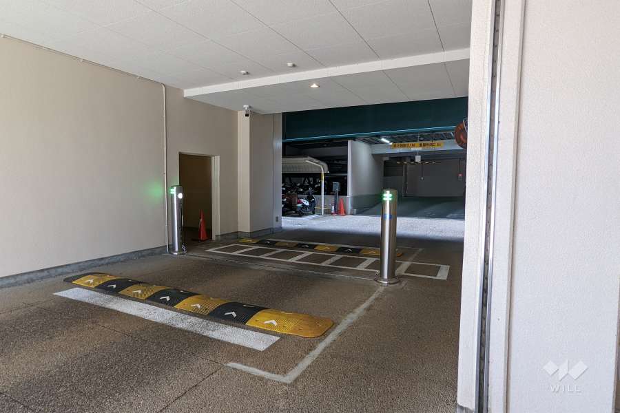 駐車場の出入口(ゲート付き)