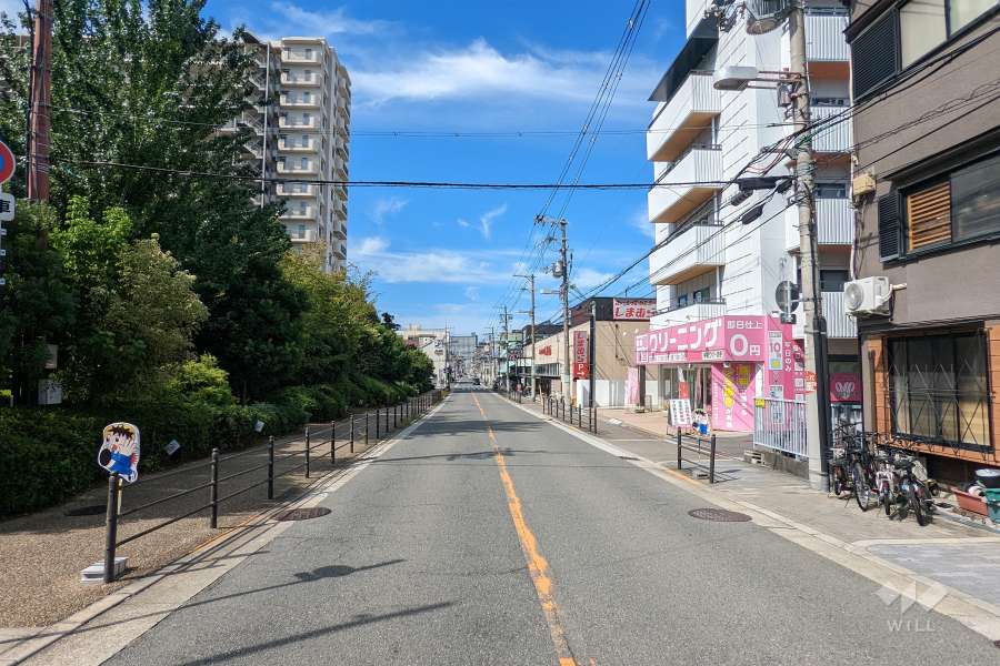 敷地北側の前面道路