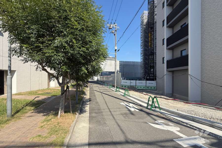 敷地東側の前面道路