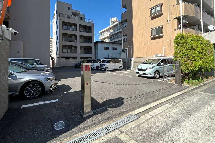 駐車場の出入り口　