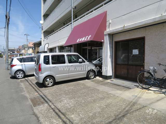 1階は店舗が入っています。