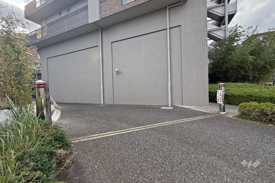 駐車場出入口（ロボットゲート付き）