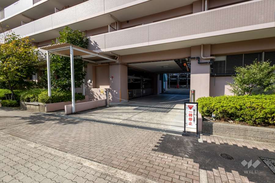 駐車場の出入り口（ロボットゲート付き）