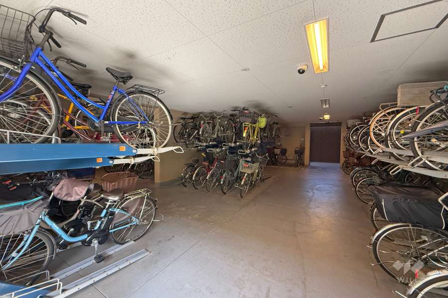 屋内に設けられた駐輪場
