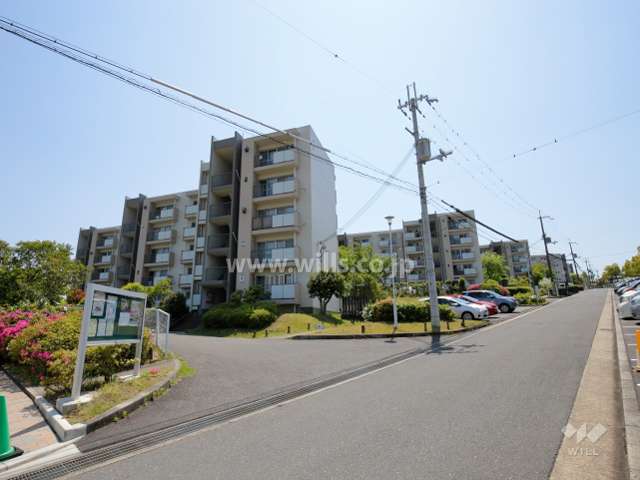 陽和台第3住宅の全景。周辺は閑静な住宅地です。