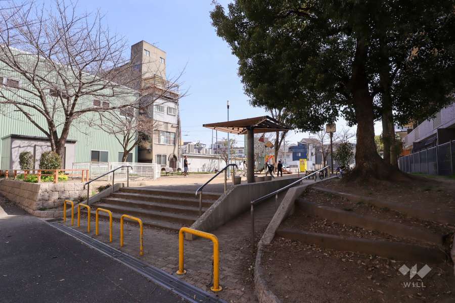 敷地南側にある『西今福公園』