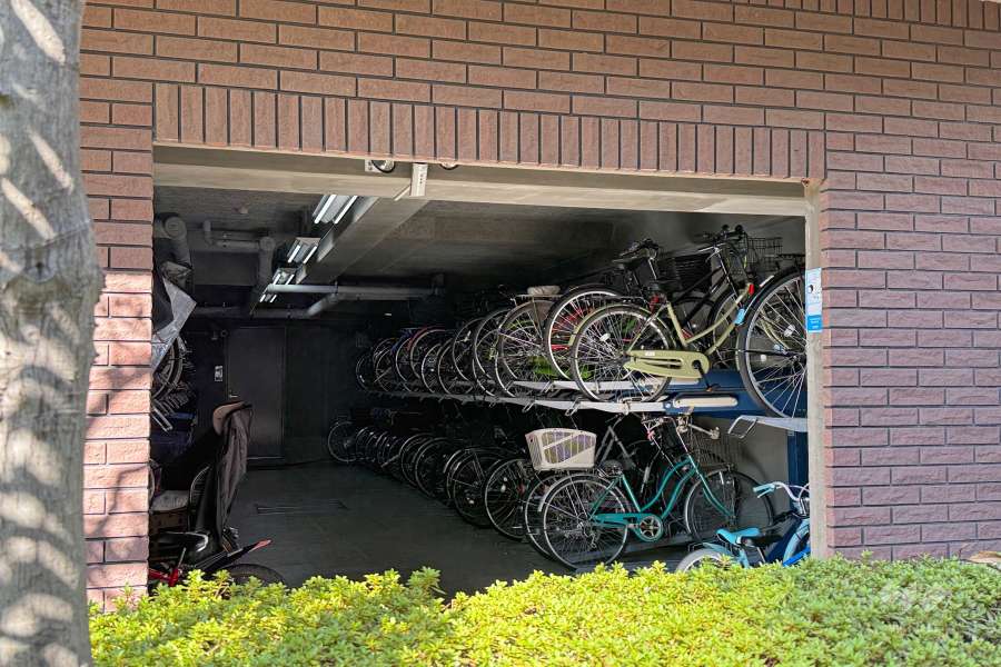 屋内に設けられた駐輪場