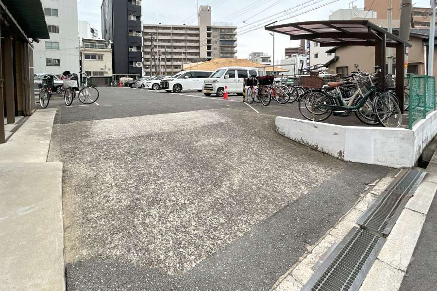 駐車場の出入り口・敷地内駐車場（屋外平面式）