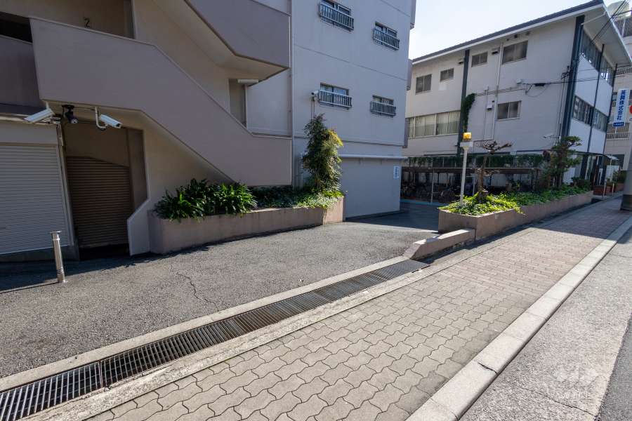駐車場の出入り口