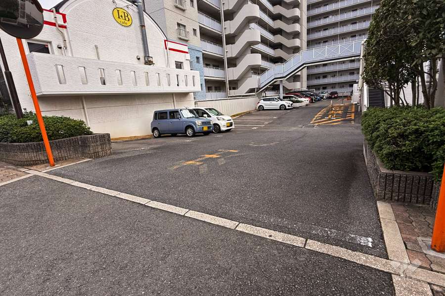 駐車場の出入り口・敷地内駐車場（屋外平面式）