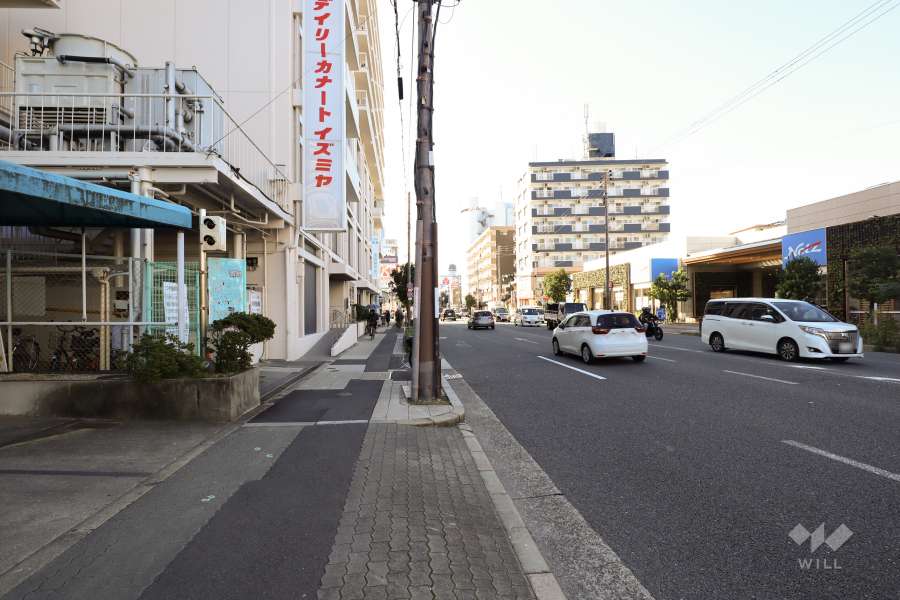 敷地北側の前面道路（東側から）
